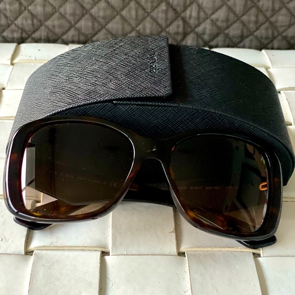Sunglasses PRADA - Picture 1 of 4